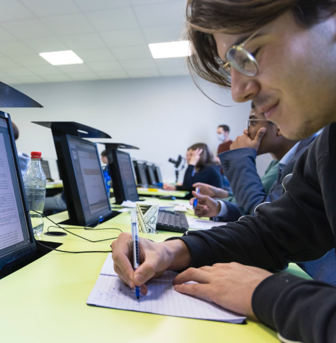 Photo double diplôme Ingénieur Data et humanités digitales